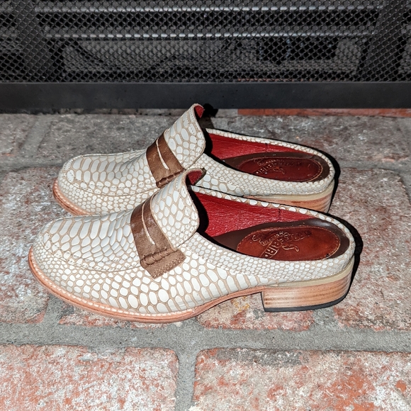 FreeBird Monalisa White Snake Slides Size 8 - Picture 12 of 16